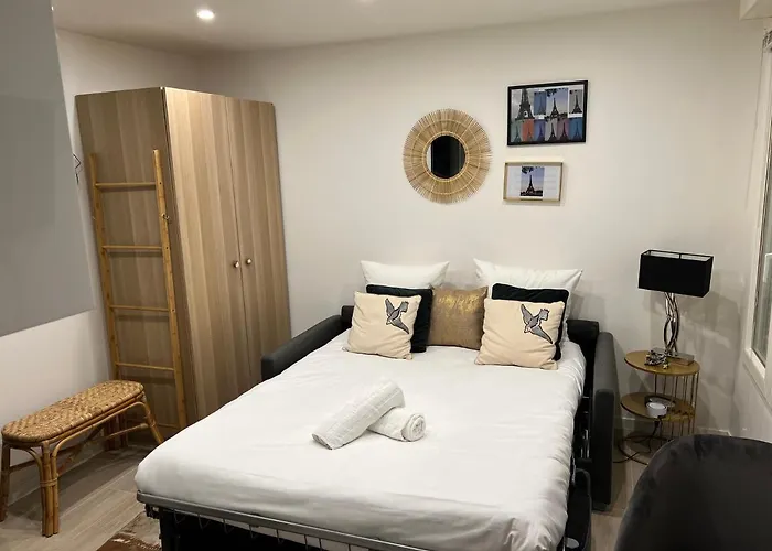 Tour Eiffel Apartment 2